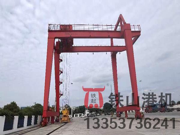 湖北唐山軌道式集裝箱龍門(mén)吊廠(chǎng)家軌道式集裝箱門(mén)式起重機(jī)穩(wěn)定性強(qiáng)